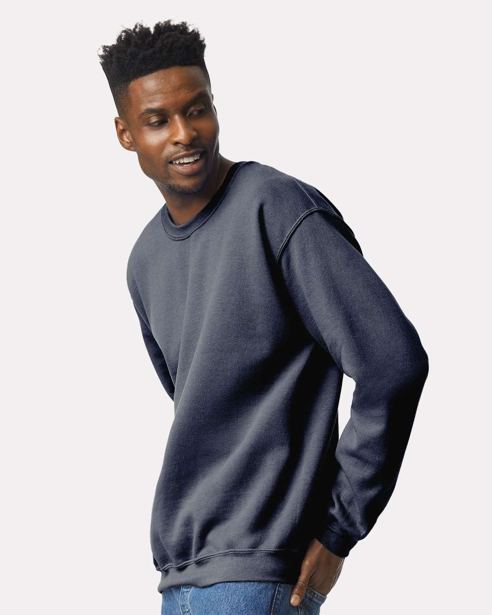 Unisex Heavy Blend™ Crewneck Sweatshirt - OnModelSide - B21060813 - Heather Dark Navy