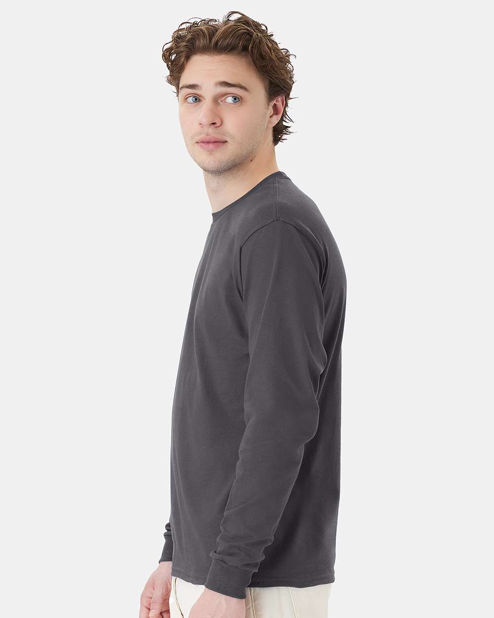 Essential-T Long Sleeve T-Shirt - OnModelSide - B04000083 - Smoke Grey